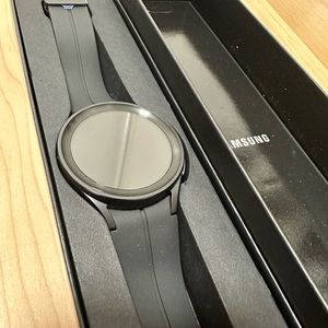 NWT Samsung Galaxy Watch 5 Pro